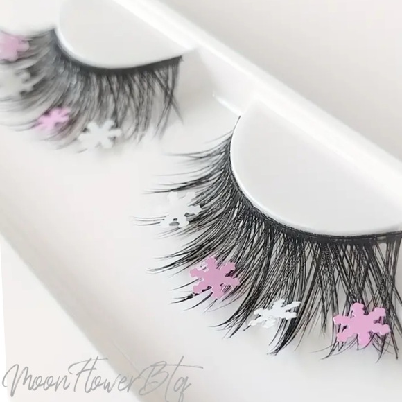 Snowflake Glitter False Eyelashes - Picture 8 of 8